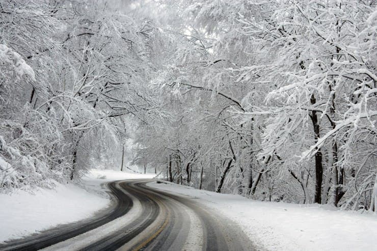 carretera amb neu i gel