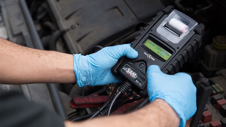 Anàlisis d'una bateria de cotxe al taller Rodi Motor Services