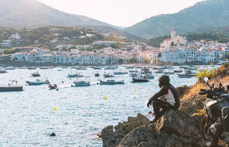 La Costa Brava en moto: de Girona a Cadaqués pel litoral salvatge