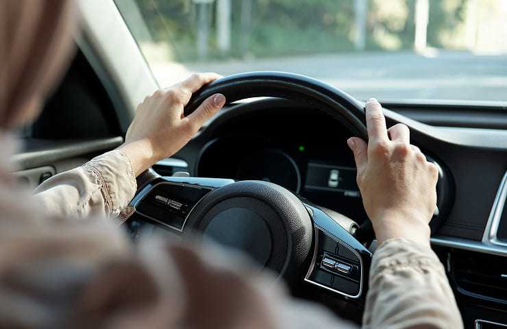 Soroll en girar el volant: causes, solucions i quan cal anar al taller