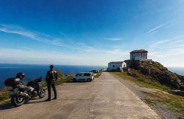 La Costa da Morte en moto: fars, llegendes i la fi del món a Galícia