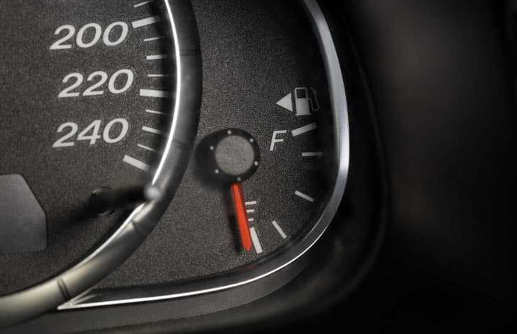 Per què no hauries de deixar que el dipòsit de combustible baixi de la meitat?
